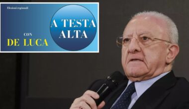 Regionali in Campania, De Luca e il logo duplex: il suo nome c’è e non c’è. E molti «fuggono» verso FI
