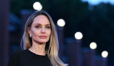 Angelina Jolie regista malata di cancro in «Couture»: «Un film dedicato a mia madre e mia nonna morte di tumore, ma qui vince la speranza»