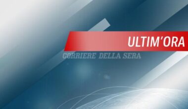 Rapina al Louvre di Parigi, museo chiuso: «Rubati i gioielli di Napoleone». Panico fra i visitatori: «Tutti correvano e battevano contro le porte di vetro»