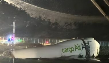 Hong Kong, aereo cargo fuori pista in fase di atterraggio: due morti
