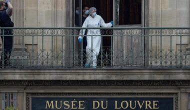 Furto al Louvre, lo storico dell'arte Rykner: «Colpe enormi, gli allarmi delle finestre erano disattivati»