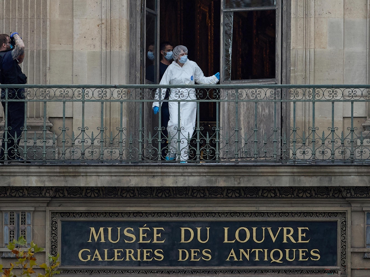 Furto al Louvre, lo storico dell'arte Rykner: «Colpe enormi, gli allarmi delle finestre erano disattivati»