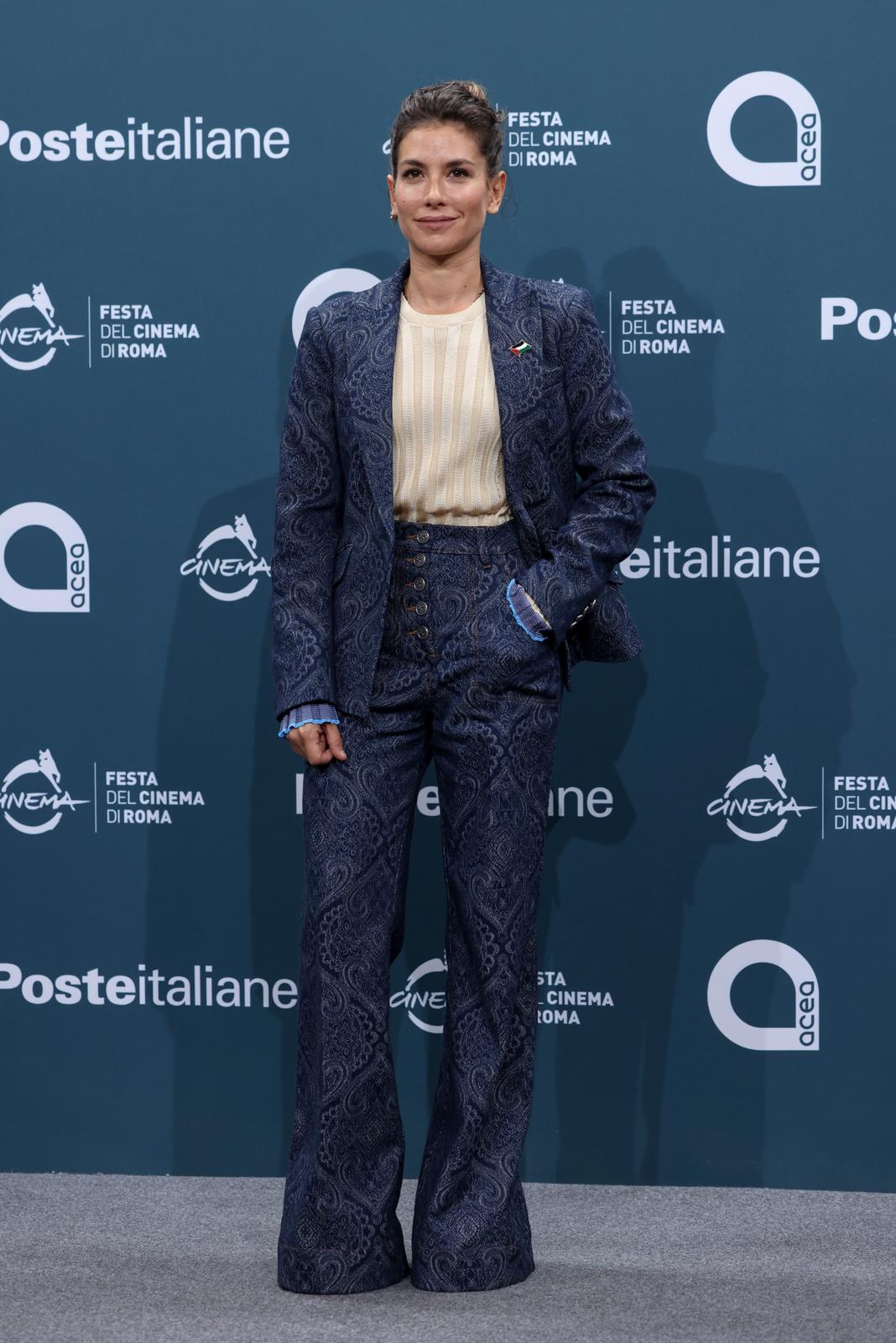 Festa del Cinema di Roma, i look più belli: Angelina Jolie con tatuaggi a vista), Gioli moderna e Alessandro Borghi in t-shirt