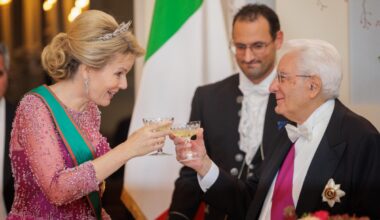 Banchetto al maniero di Laeken: re Filippo e la regina Mathilde accolgono Mattarella e la figlia Laura in visita di Stato