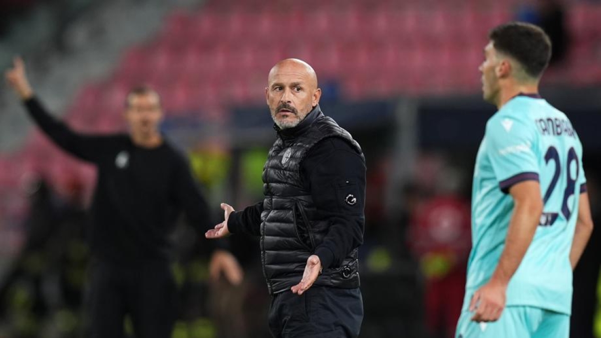 Bologna, l'allenatore Vincenzo Italiano ricoverato in ospedale a causa di una polmonite: «Situazione in lento miglioramento»