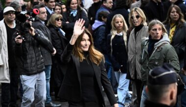 Carla Bruni e le ultime ore con Sarkozy prima del carcere: sempre accanto al marito, ma l'«operazione salvataggio» non è riuscita