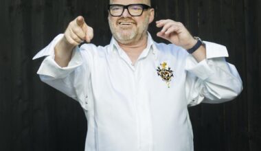 Lo chef Heston Blumenthal: «Sono bipolare, da quando mi curo soffro d'ansia. E sono ingrassato: prendo il Mounjaro per dimagrire, ecco il perché del mio menu a porzioni ridotte»