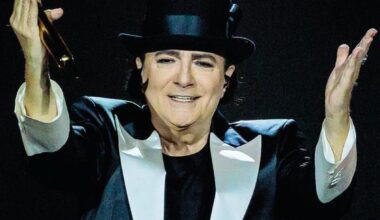Renato Zero: «Mi ritrovai a letto in tre, così è nato Triangolo. Esordii grazie alla Bonaccorti, il nostro amore non è finito. Regalai il cilindro a Rino Gaetano»