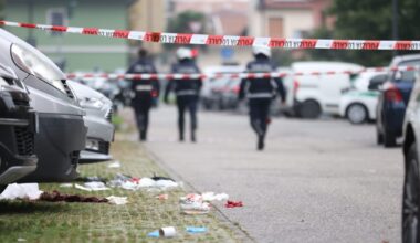 Milano, accoltellata al volto donna di 62 anni: è gravissima in ospedale, si cerca l'ex marito
