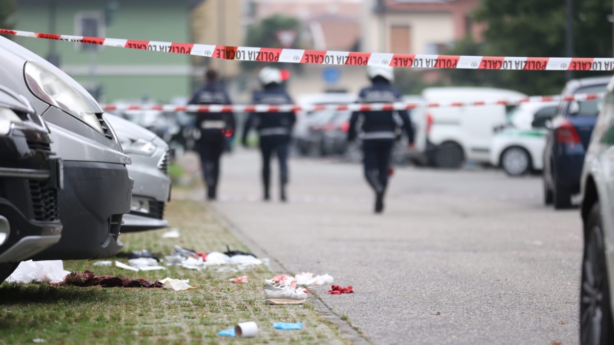 Milano, accoltellata al volto donna di 62 anni: è gravissima in ospedale, si cerca l'ex marito