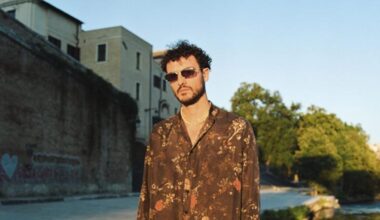 Carl Brave: «Romanista fin dalla nascita, per amore della maglia taglio pure l’erba con Favino»