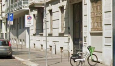 Milano, seminterrato di 93 metri quadri in vendita a 600 mila euro: «Finestre ad altezza marciapiede, ma è ristrutturato»
