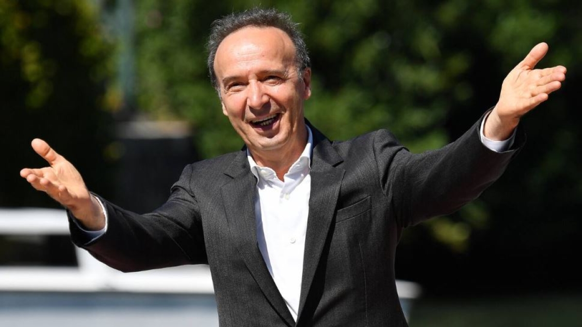 Roberto Benigni compie 73 anni. Il grande amore per Nicoletta Braschi, gli Oscar per «La vita è bella»