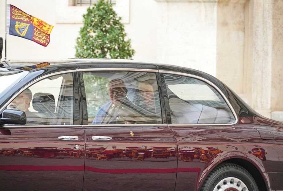Re Carlo a Roma per la preghiera con papa Leone: «Giornata storica»