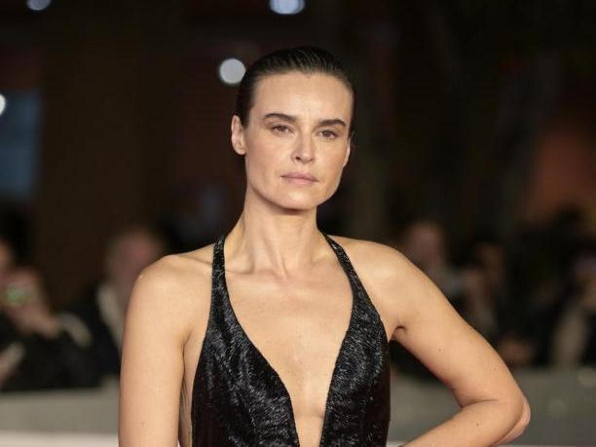 Kasia Smutniak nel mirino dei cattolici polacchi: «E' pro aborto, non può interpretare la Madonna»