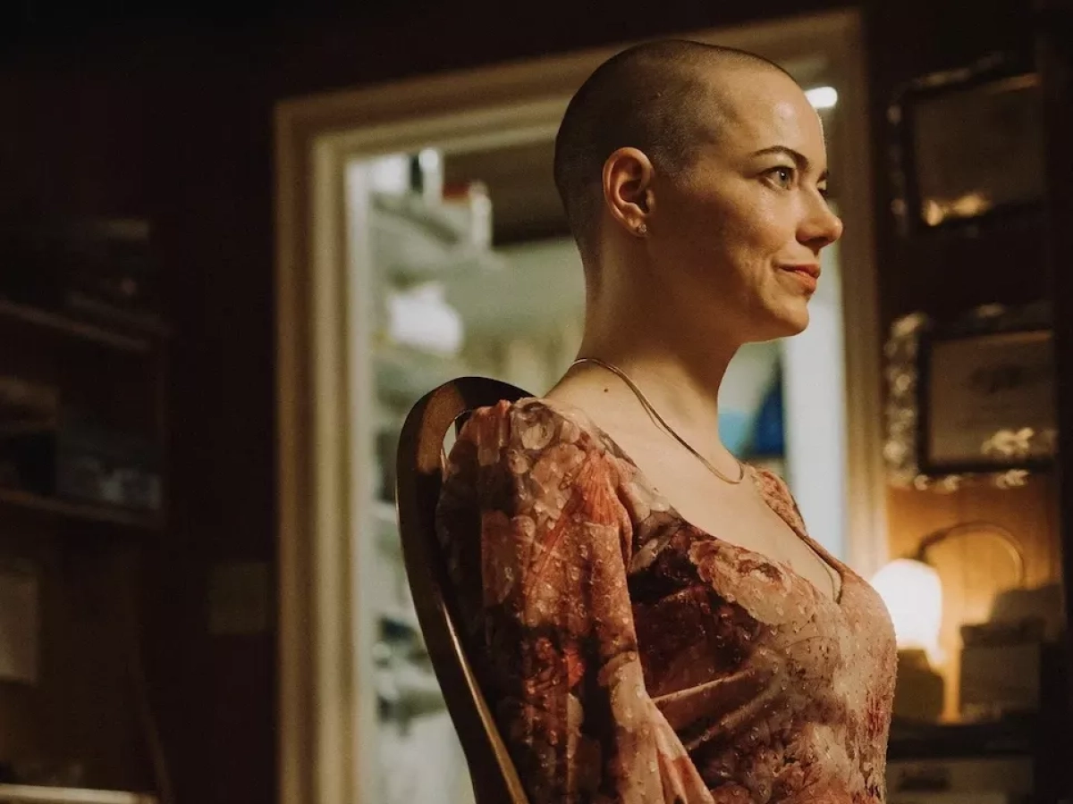 «Bugonia» di Yorgos Lanthimos: recensione del film della settimana (e dove vederlo a Firenze)