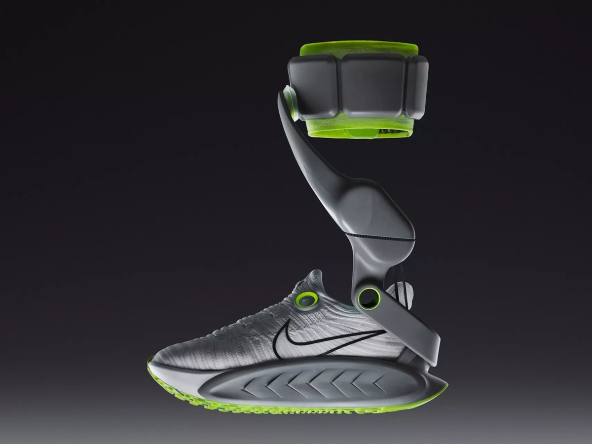 L'era della camminata assistita: Nike presenta Amplify, la scarpa robotica che fa andare più veloce: ha un motore che potenzia gambe e caviglie