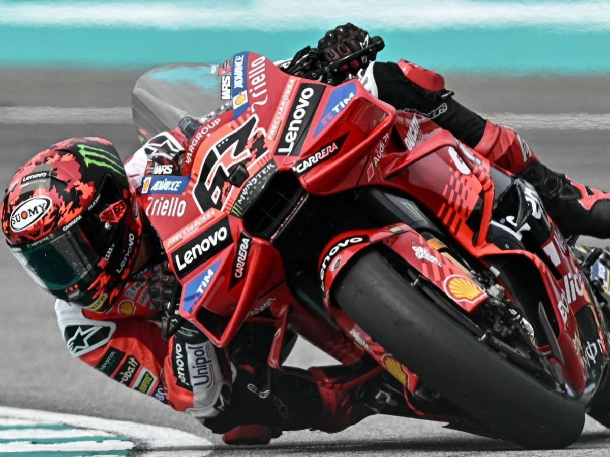 MotoGp, Bagnaia centra la pole nel Gp di Malesia