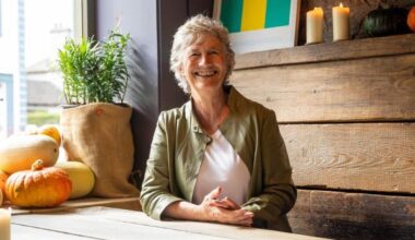 Catherine Connolly, indipendente di sinistra stravince le elezioni in Irlanda. Il pacifismo (anti Nato) e le parole su Hamas