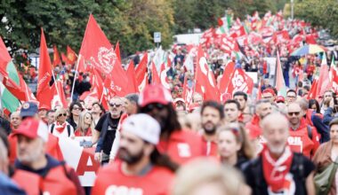 A Roma la piazza Cgil contro la Manovra. Landini: «Pronti allo sciopero, non ci fermeremo»