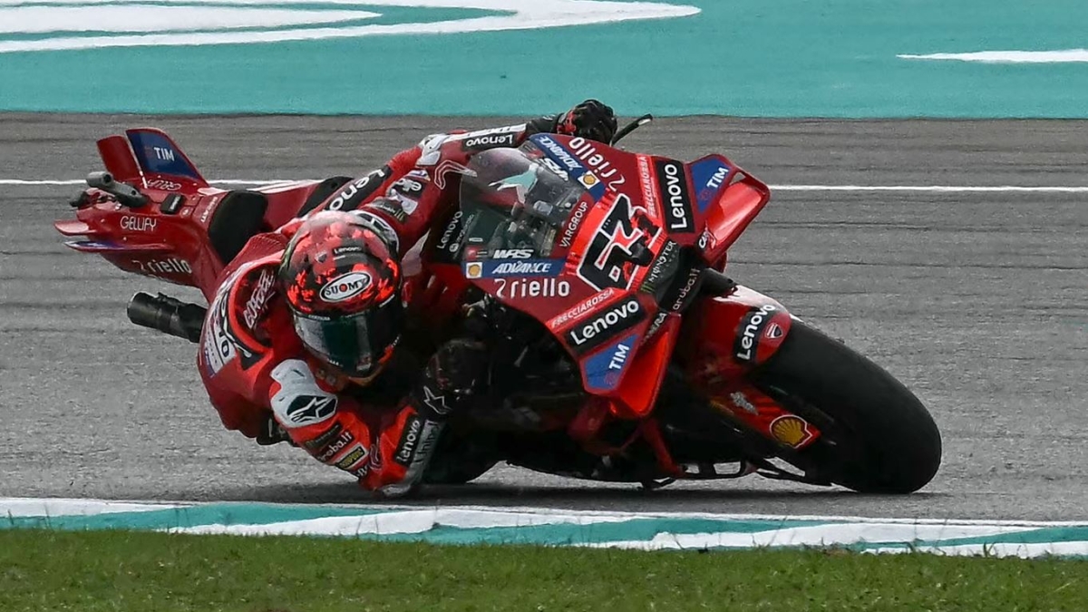 MotoGp in Malesia, il risultato della gara: Alex Marquez domina la corsa e trionfa davanti ad Acosta e Mir. Si ritira Bagnaia