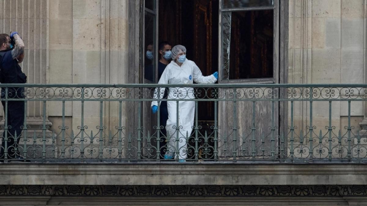 Furto al Louvre, arrestati due sospettati. Uno era all'aeroporto di Parigi e stava per fuggire in Algeria