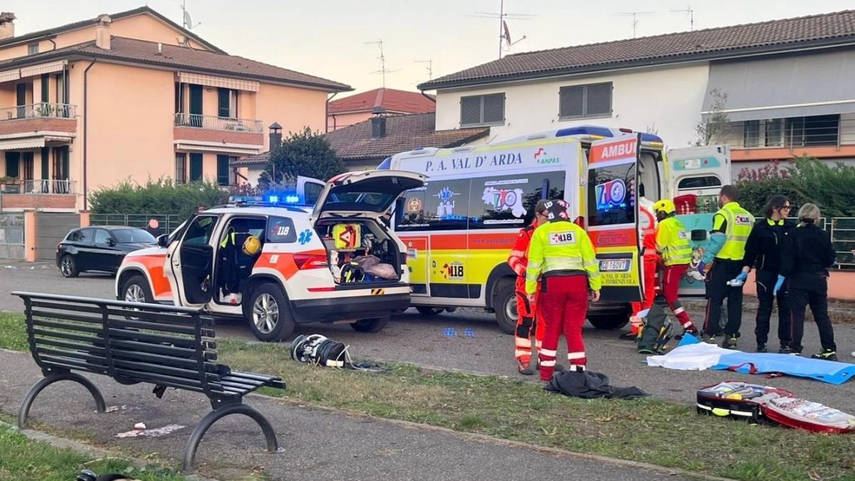 Piacenza, accoltella l'ex compagno della fidanzata, poi si dà fuoco e muore. Gravi le condizioni dell'uomo aggredito