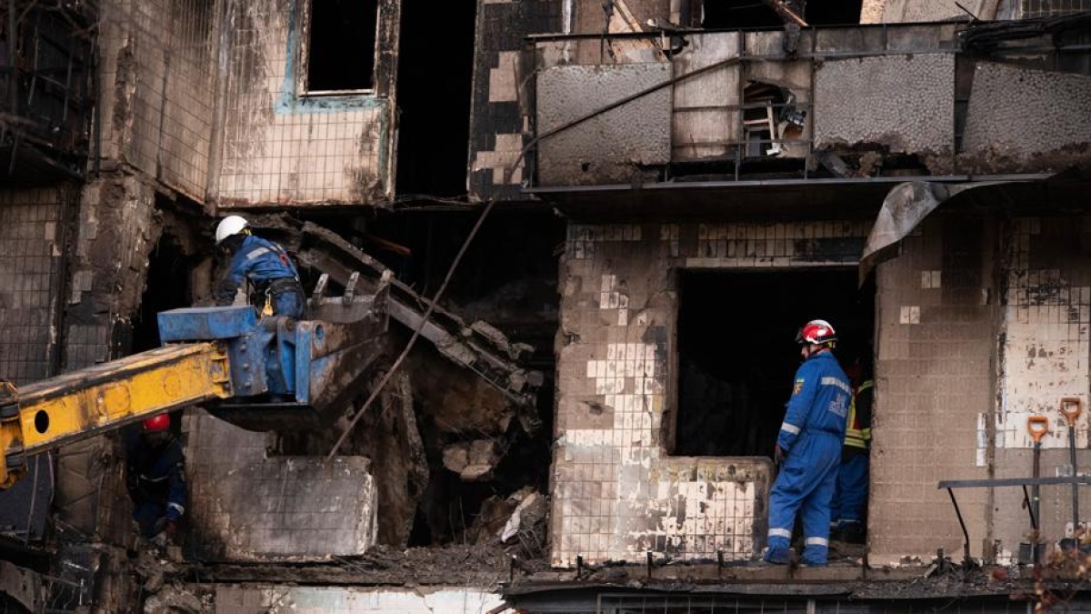 Ucraina - Russia, le notizie sul conflitto in diretta | Kiev attacca Mosca con i droni, chiusi due aeroporti. La Lituania chiude la frontiera con la Bielorussia