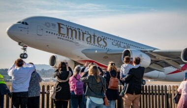 Emirates compie 40 anni, storia della compagnia che ha cambiato il modo di volare (e che non doveva nascere)