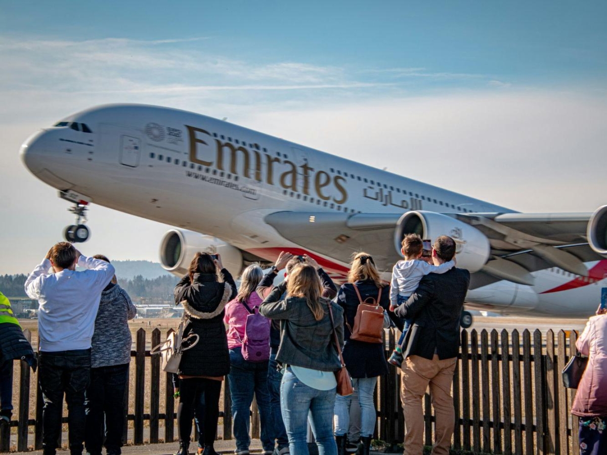 Emirates compie 40 anni, storia della compagnia che ha cambiato il modo di volare (e che non doveva nascere)