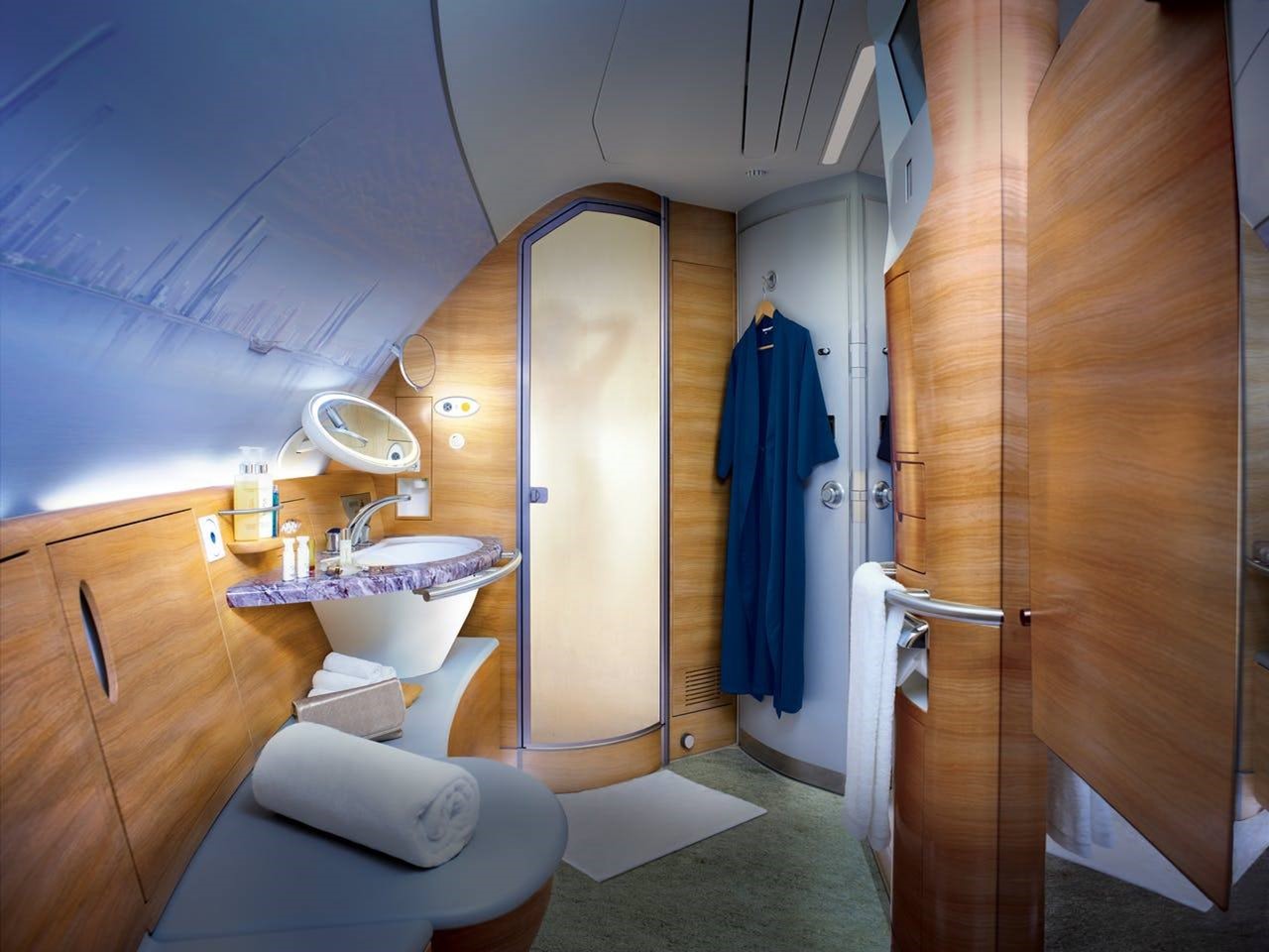 Emirates compie 40 anni, storia della compagnia che ha cambiato il modo di volare e che non doveva nascere