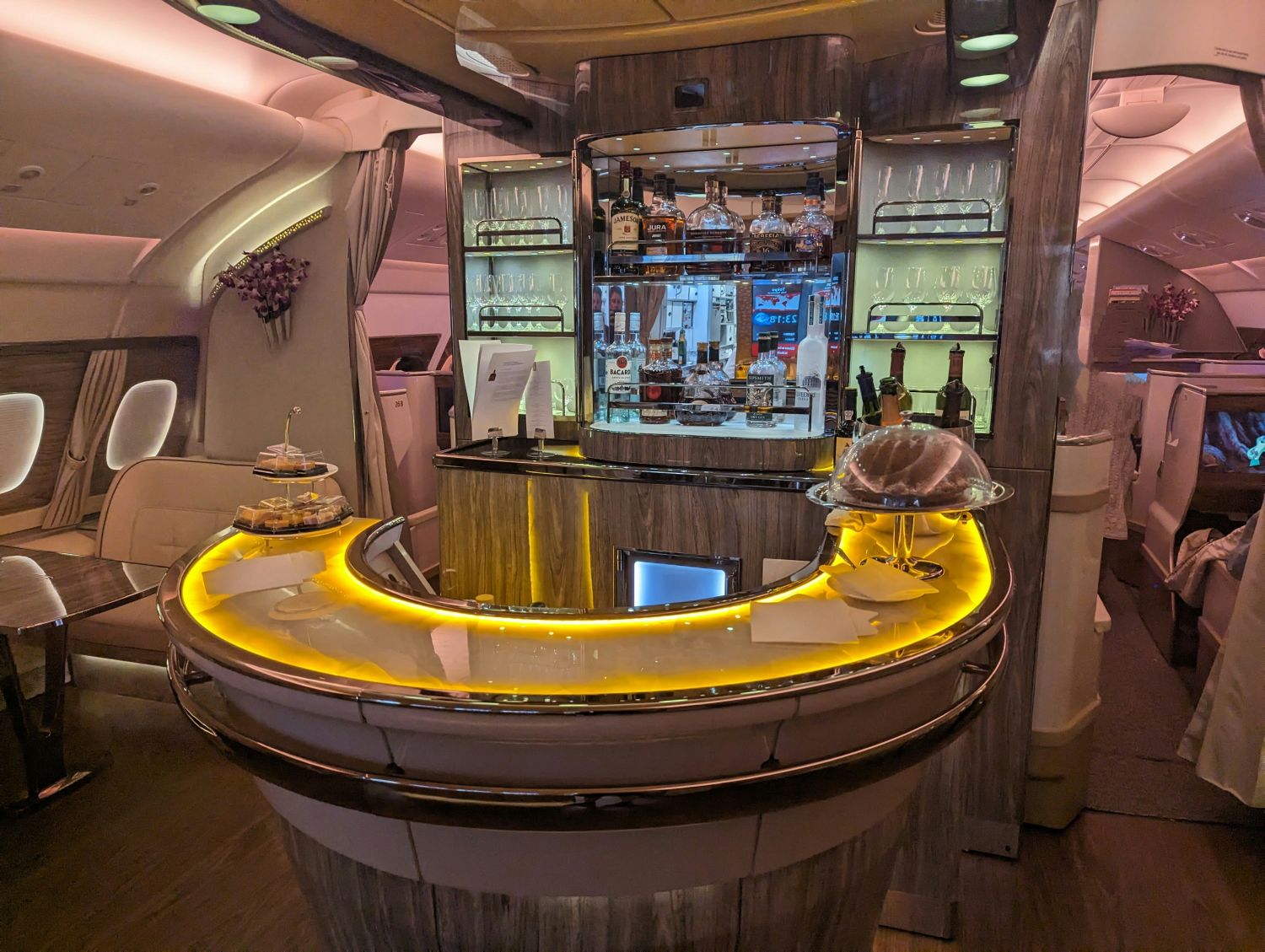 Emirates compie 40 anni, storia della compagnia che ha cambiato il modo di volare e che non doveva nascere