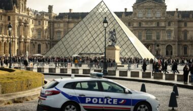 Tutti gli errori dei ladri del Louvre: i capelli nel casco, il guanto lasciato nel camion, le impronte