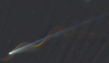 La cometa Lemmon incontra una meteora: i telescopi di Manciano catturano le immagini spettacolari