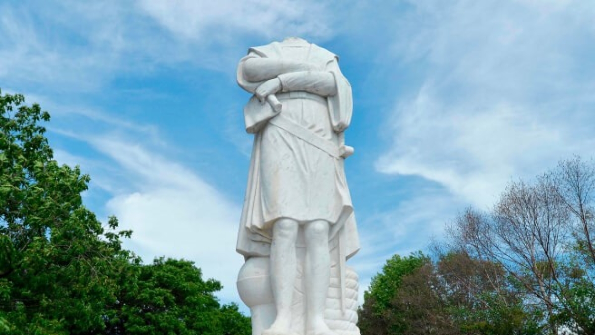Abbattere le statue: chi sta cercando di riscrivere la storia?