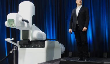 «Mille miliardi o me ne vado», Musk mette Tesla con le spalle al muro: la battaglia in assemblea sul maxi premio