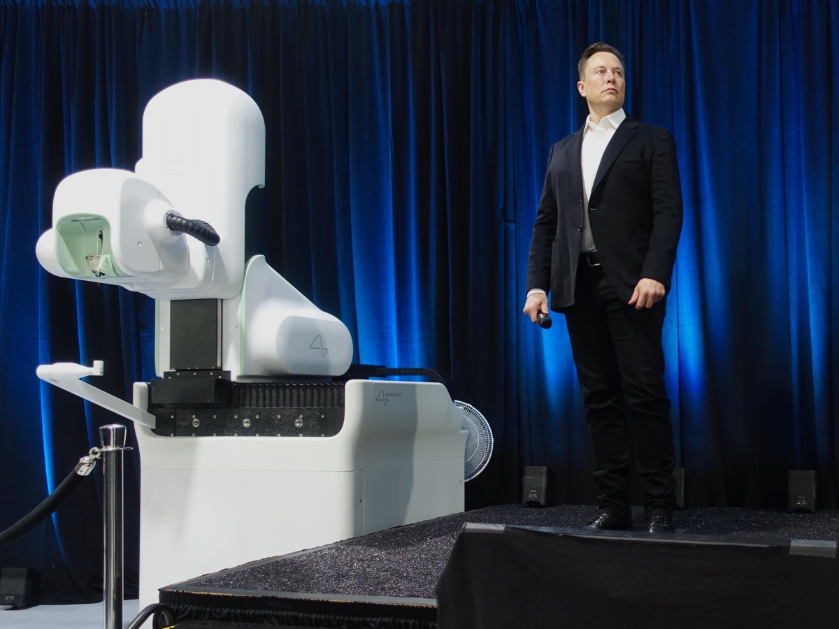 «Mille miliardi o me ne vado», Musk mette Tesla con le spalle al muro: la battaglia in assemblea sul maxi premio