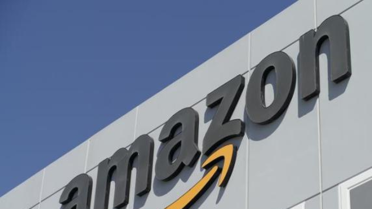 Amazon taglia 30 mila posti di lavoro negli uffici: oggi le prime lettere di licenziamento