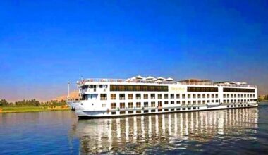 Egitto, a fuoco nave sul Nilo, 60 italiani a bordo: sono in buone condizioni