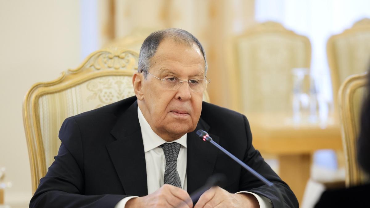 Ucraina - Russia, le notizie sul conflitto in diretta | Lavrov: «Pronti a dare garanzie che non attaccheremo la Nato». Orbán: per la pace in ucraina serve un terzo attore come Trump.