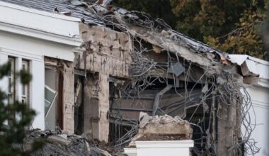 Donald Trump silura la Commissione che doveva esaminare la sala da ballo della Casa Bianca e altri progetti edilizi (incluso l'Arco di Trionfo)