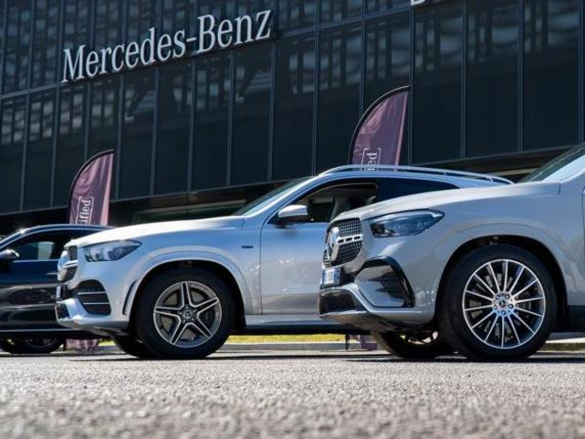 Mercedes-Benz, utili in caduta nel terzo trimestre: pesa la Cina, ma restano solidi i conti e l’elettrico cresce