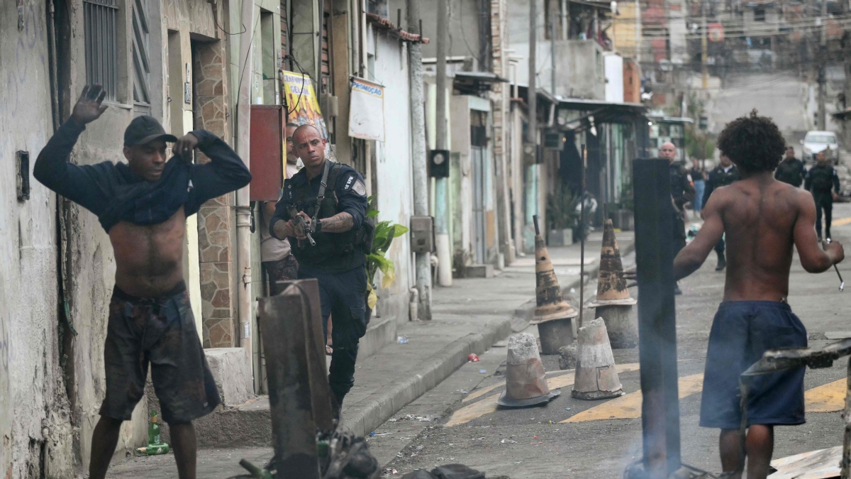 Rio de Janeiro, maxi-operazione della polizia contro i narcos: oltre 130 morti e 81 arresti. Lula «inorridito»: «Operazione organizzata a sua insaputa»