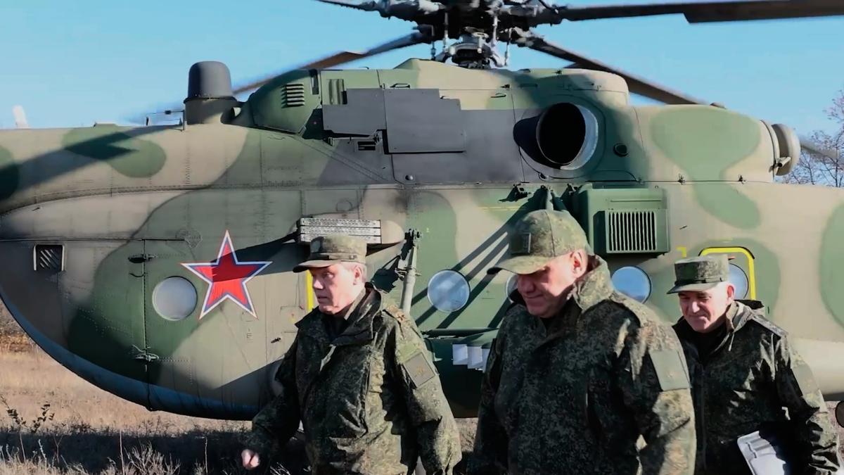 La Russia tenta la spallata a Pokrovsk, Putin: «È circondata». Zelensky lo smentisce, ma ammette: «Sono 8 volte più di noi»