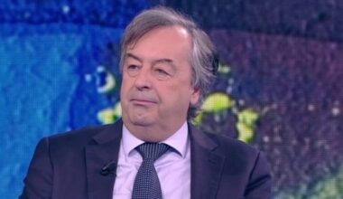 Burioni: «Addio ai social, stanco di essere una sputacchiera. Impossibile far cambiare idea a un no-vax»