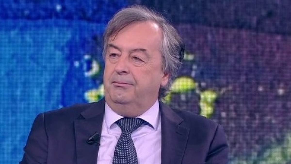 Burioni: «Addio ai social, stanco di essere una sputacchiera. Impossibile far cambiare idea a un no-vax»
