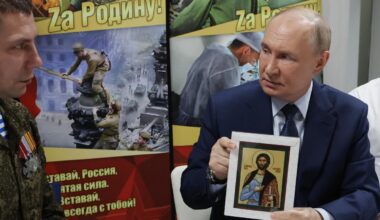 Putin alza il tiro su Kiev: «Ora decida il destino dei suoi soldati e civili». Ma in Russia scattano i primi tagli alla paga delle reclute