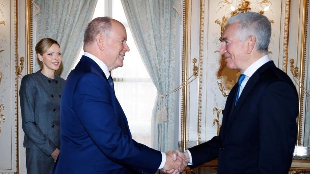 Il principe Alberto incontra il nuovo ambasciatore Usa a Monaco, è il consuocero di Trump