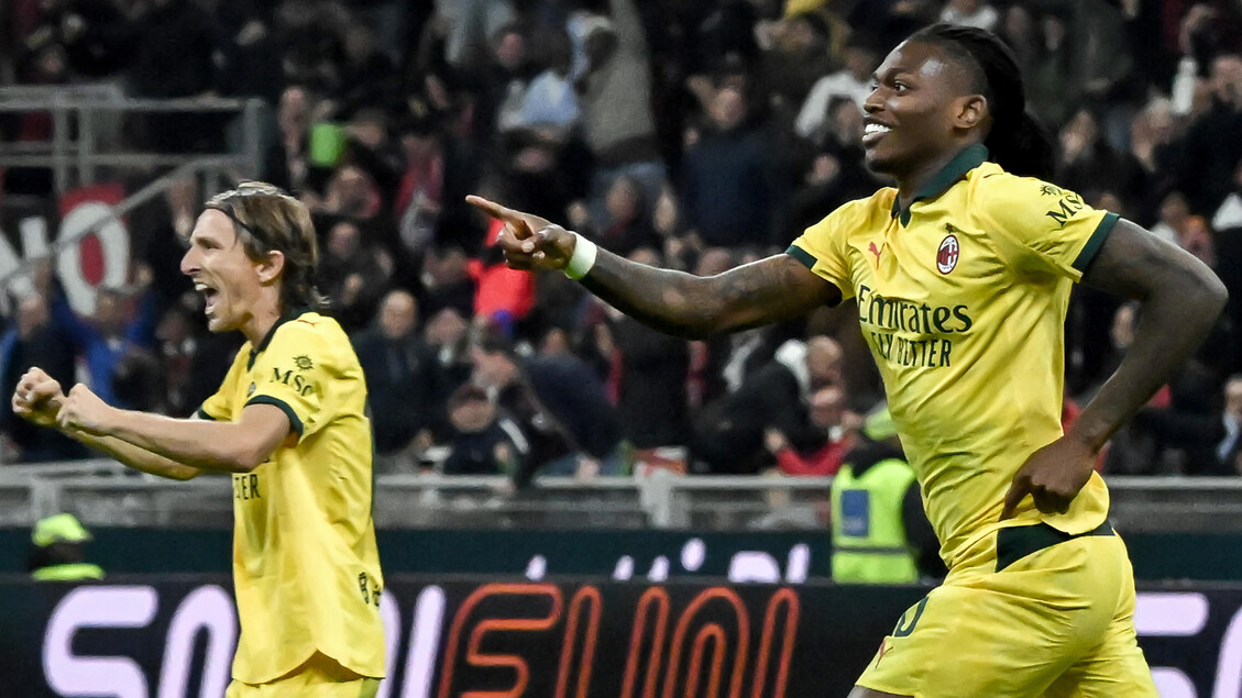 Leao ribalta la Fiorentina, il Milan vola in vetta  - Calcio