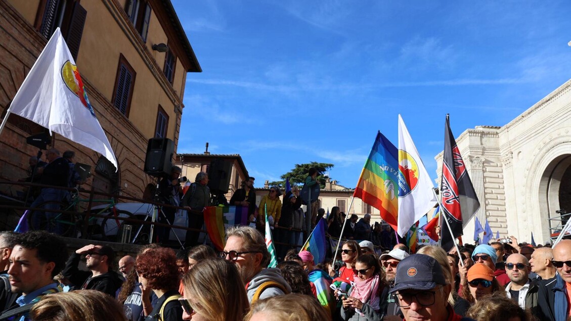 In corso la Perugia-Assisi, tornano i leader dei partiti per una delle edizioni più partecipate  - Notizie